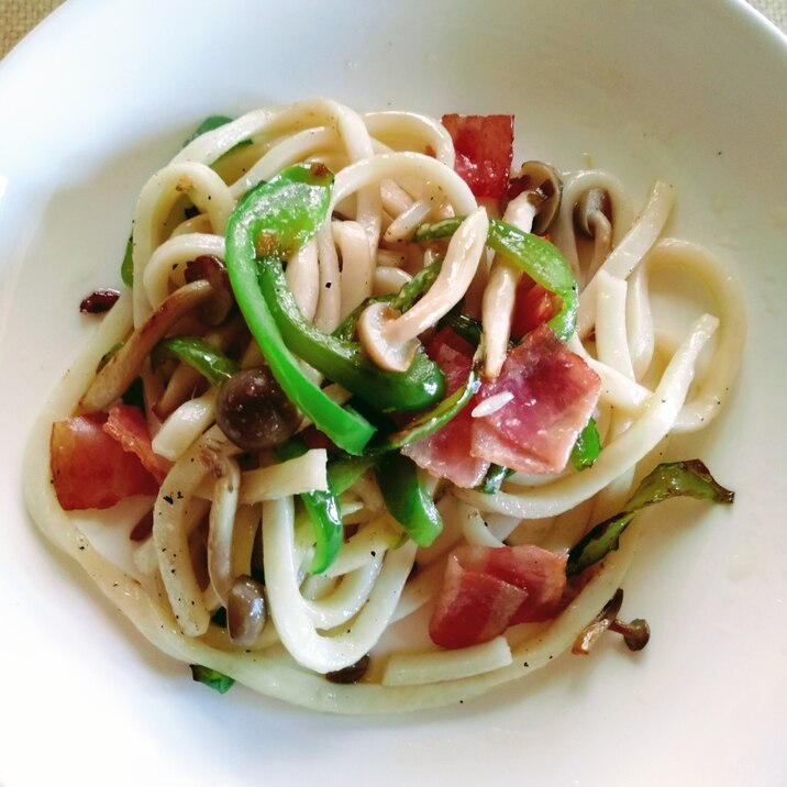 ピーマン.しめじのペペロンチーノ風 うどん